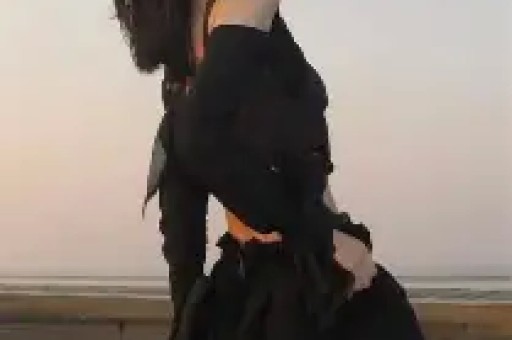 揭开《高朋满座》的神秘面纱：一场关于人生的幽默探讨